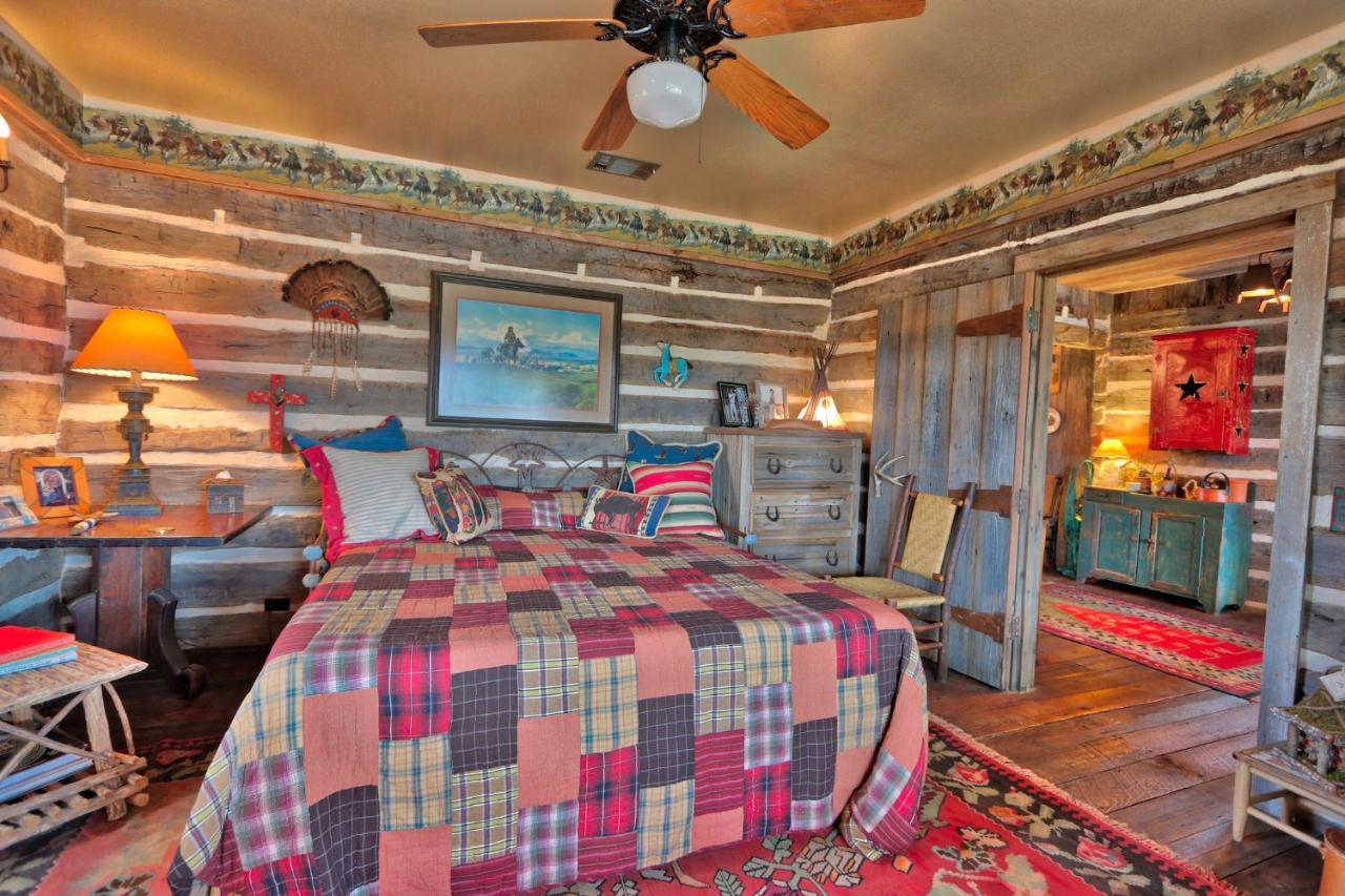 Log Cabin At Old Glory Ranch Villa Wimberley Exterior photo